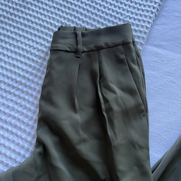 Quince Olive Pleated Stretch Crepe Wide Leg Pants, Size 8 - Picture 7 of 10